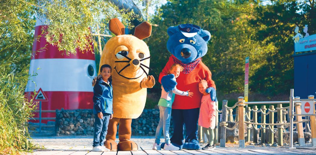 Ravensburger Spieleland_Maskottchen und Kinder